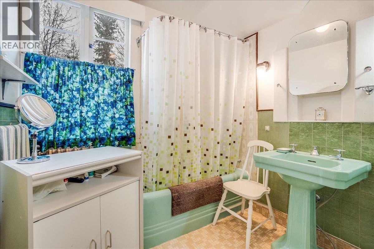 1107 Robertson Avenue, Nelson, British Columbia