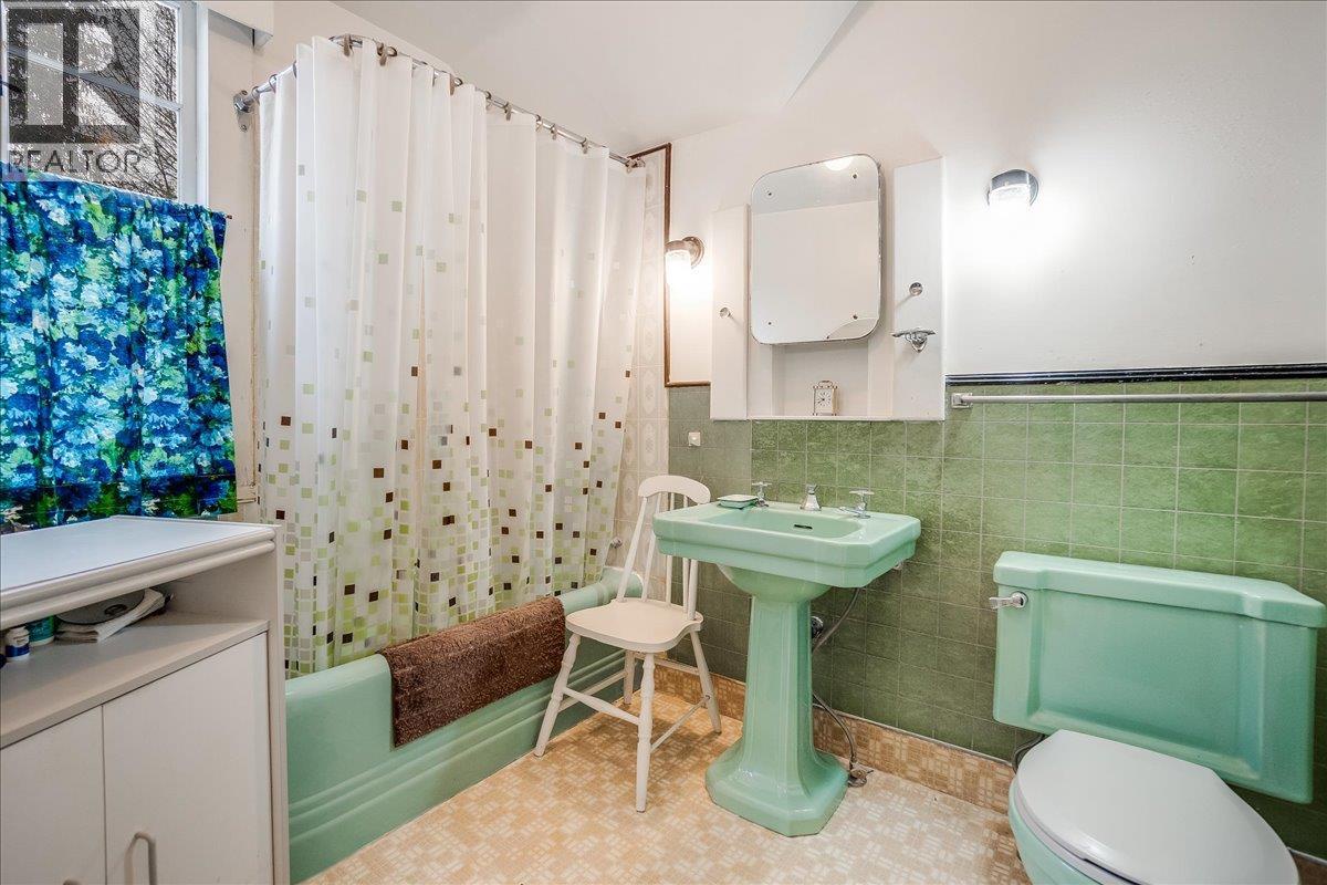 1107 Robertson Avenue, Nelson, British Columbia