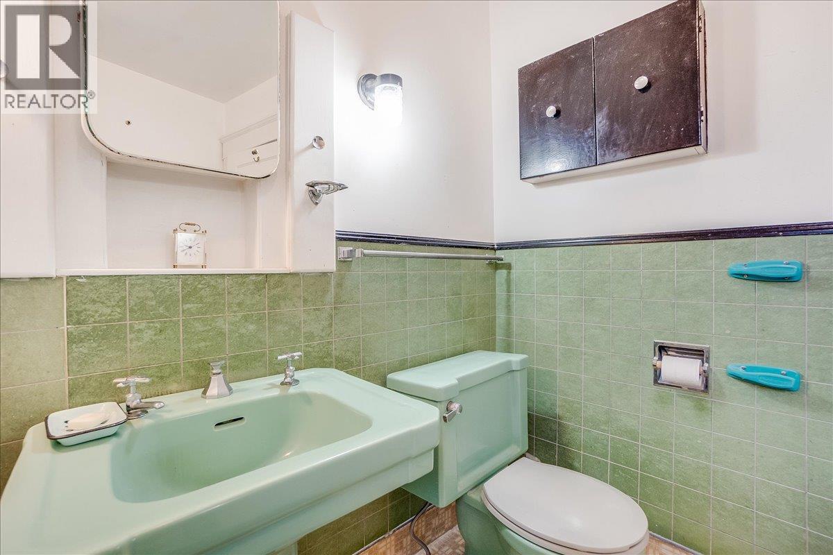 1107 Robertson Avenue, Nelson, British Columbia