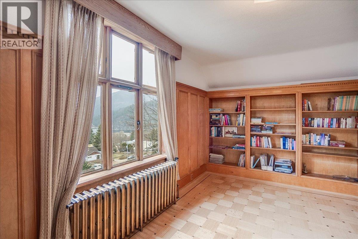 1107 Robertson Avenue, Nelson, British Columbia