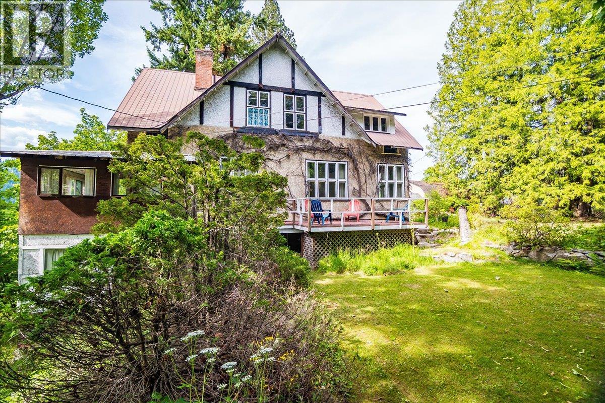 1107 Robertson Avenue, Nelson, British Columbia