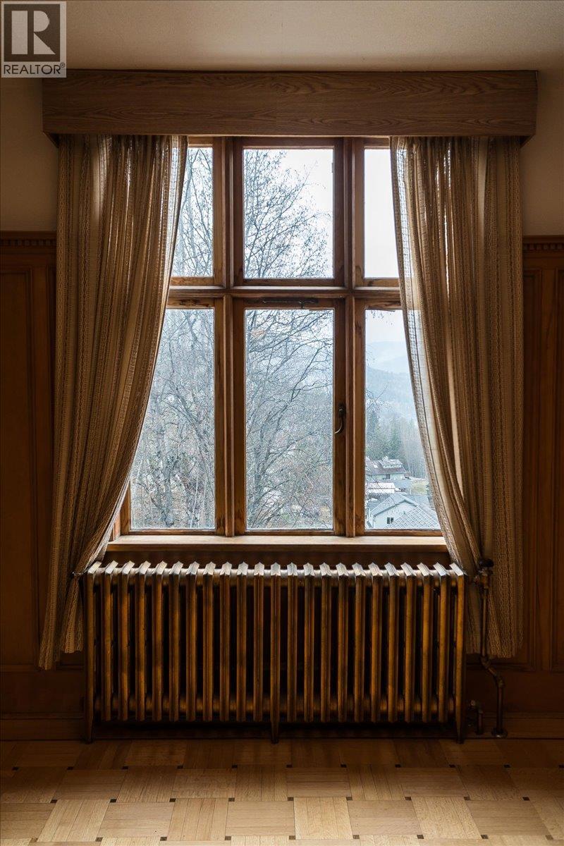 1107 Robertson Avenue, Nelson, British Columbia