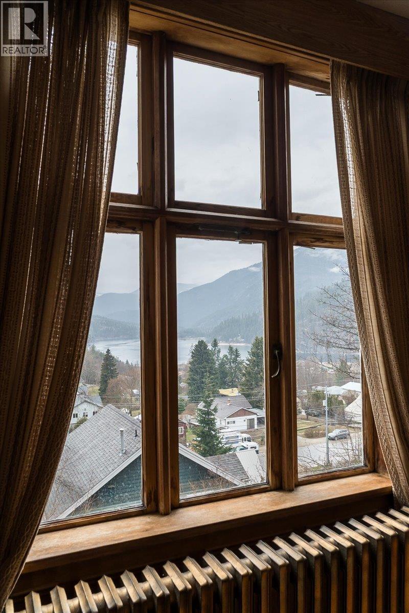 1107 Robertson Avenue, Nelson, British Columbia