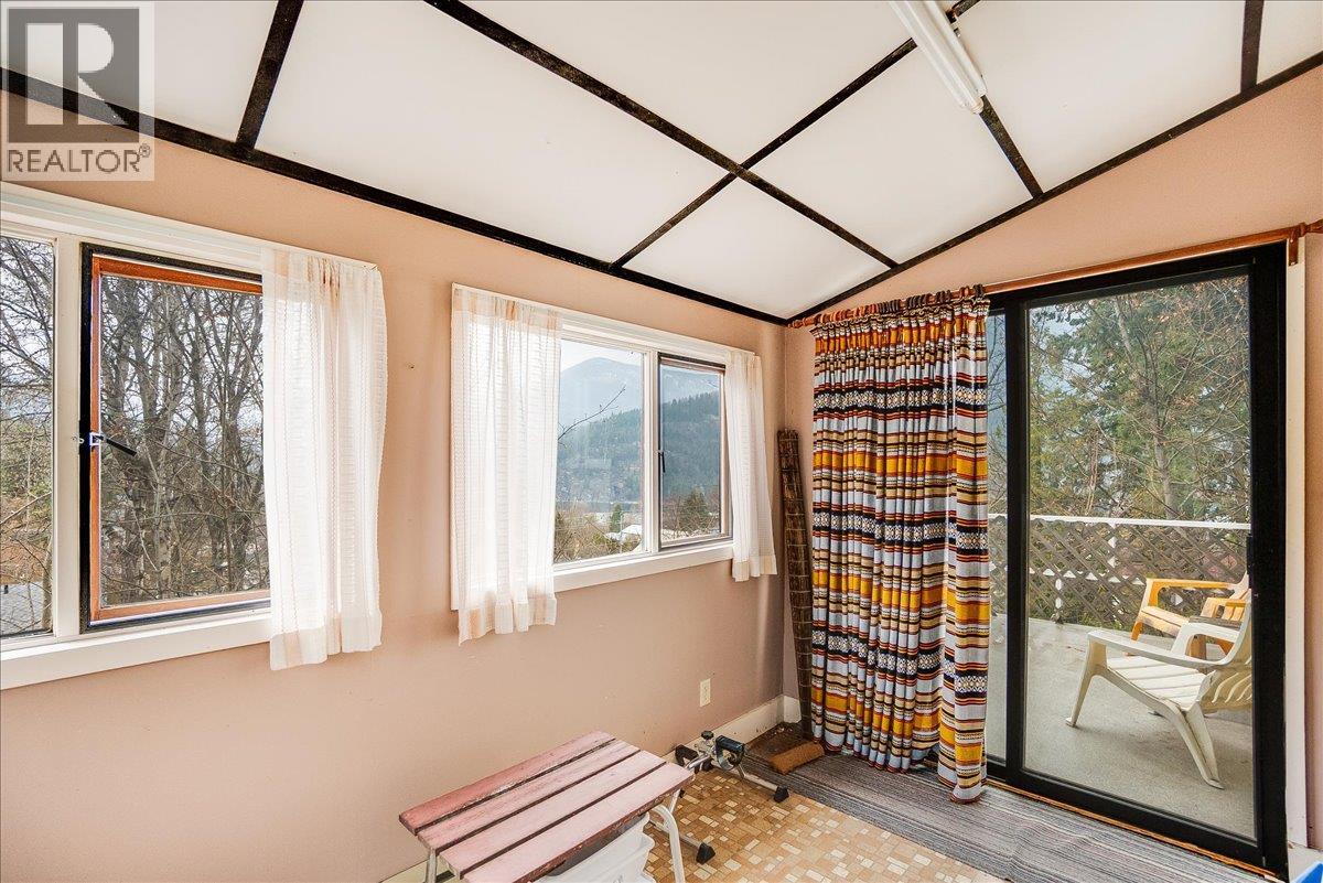 1107 Robertson Avenue, Nelson, British Columbia