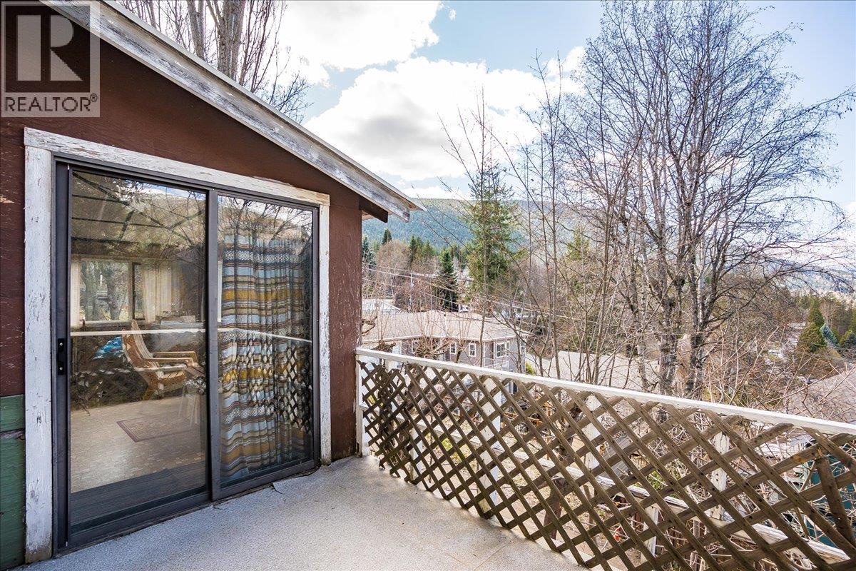 1107 Robertson Avenue, Nelson, British Columbia