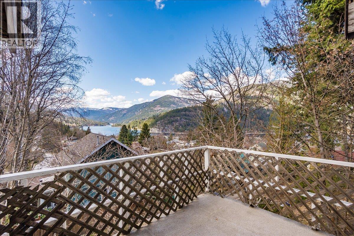 1107 Robertson Avenue, Nelson, British Columbia