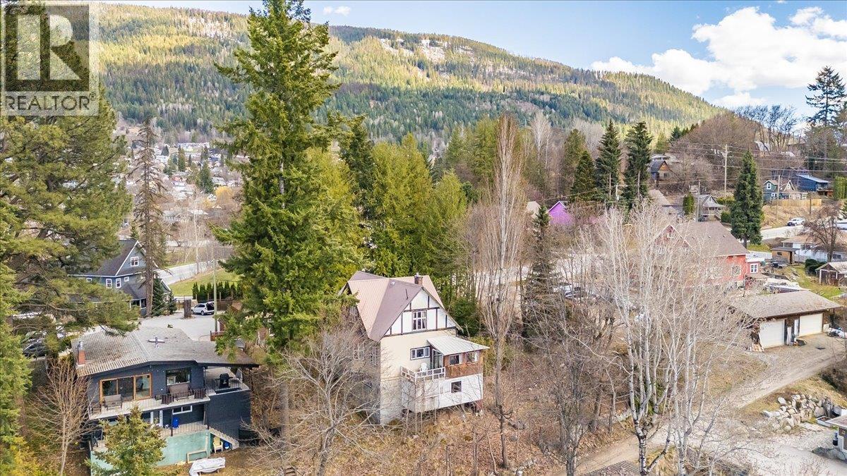 1107 Robertson Avenue, Nelson, British Columbia