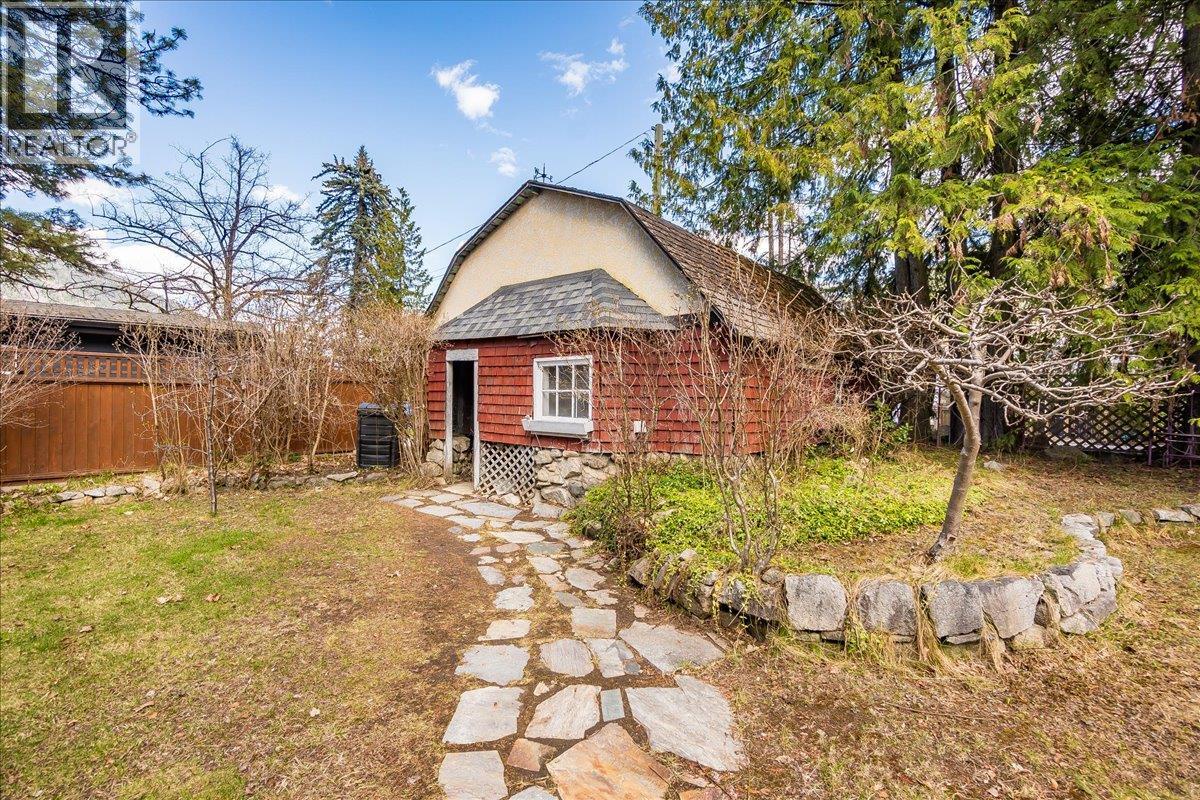 1107 Robertson Avenue, Nelson, British Columbia