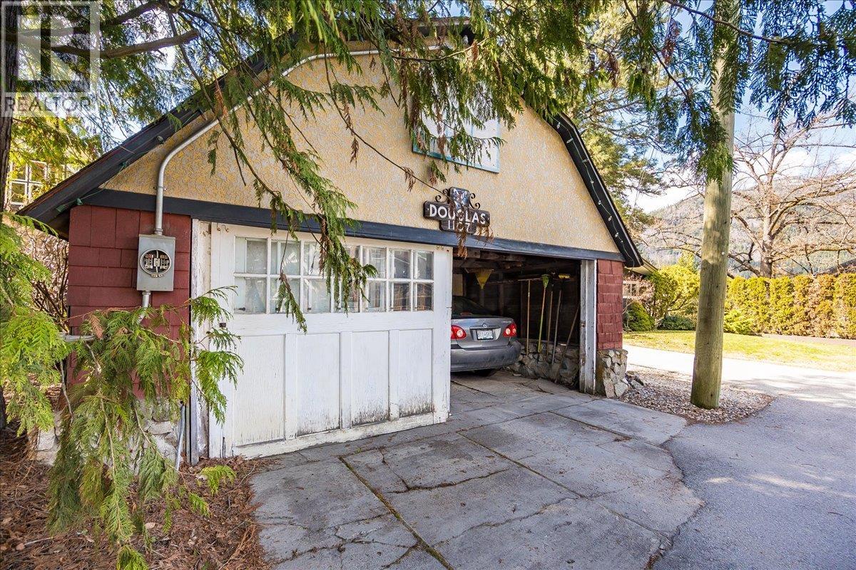 1107 Robertson Avenue, Nelson, British Columbia