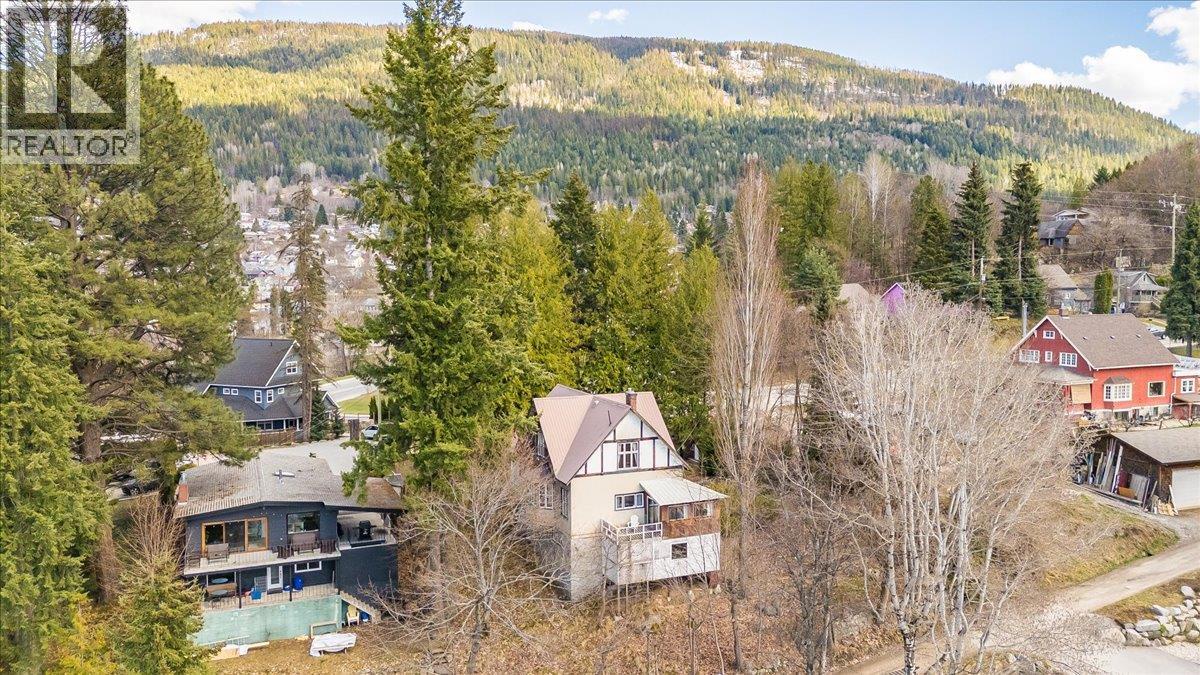 1107 Robertson Avenue, Nelson, British Columbia