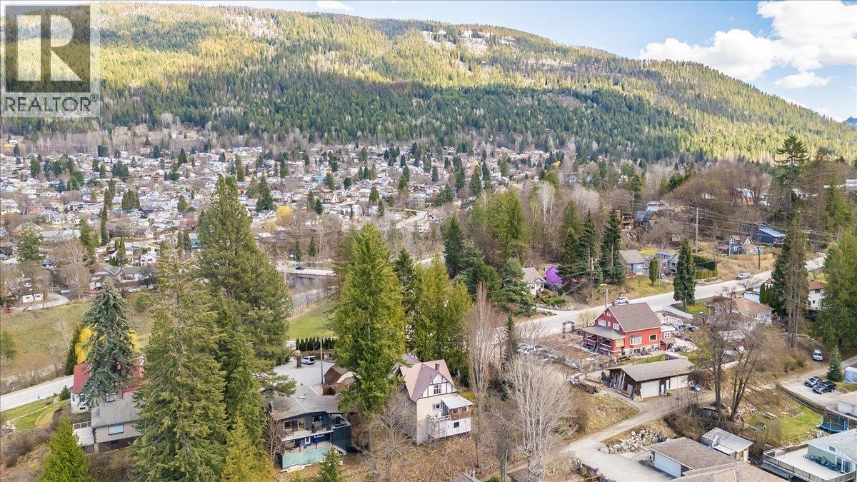 1107 Robertson Avenue, Nelson, British Columbia