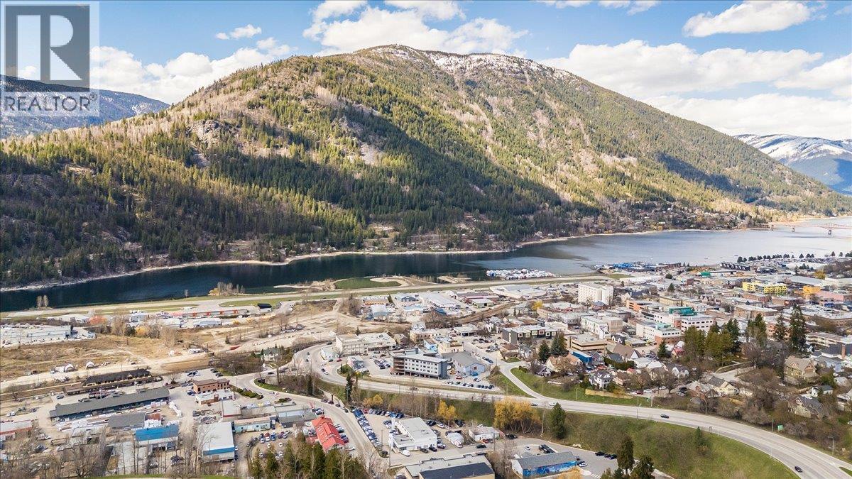 1107 Robertson Avenue, Nelson, British Columbia