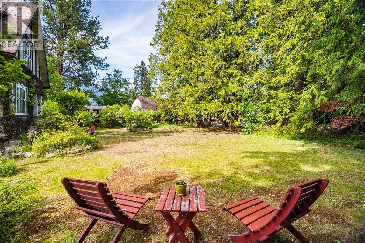 1107 Robertson Avenue, Nelson, British Columbia