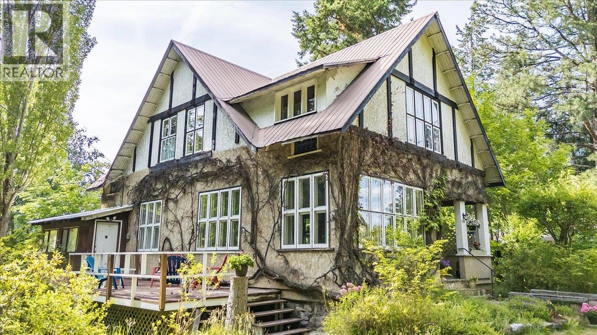 1107 Robertson Avenue, Nelson, British Columbia