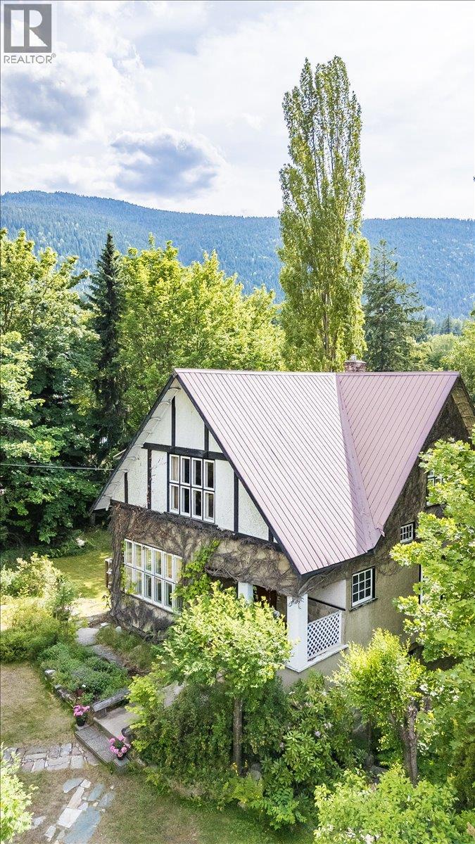 1107 Robertson Avenue, Nelson, British Columbia