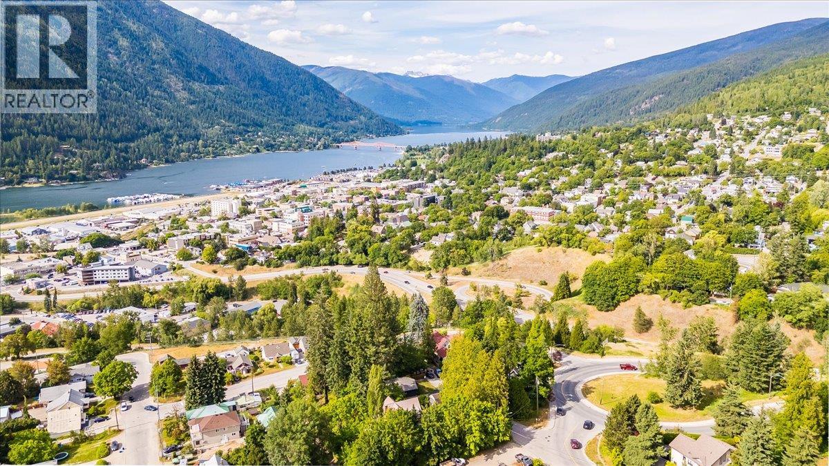 1107 Robertson Avenue, Nelson, British Columbia