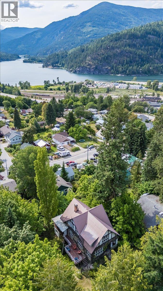 1107 Robertson Avenue, Nelson, British Columbia