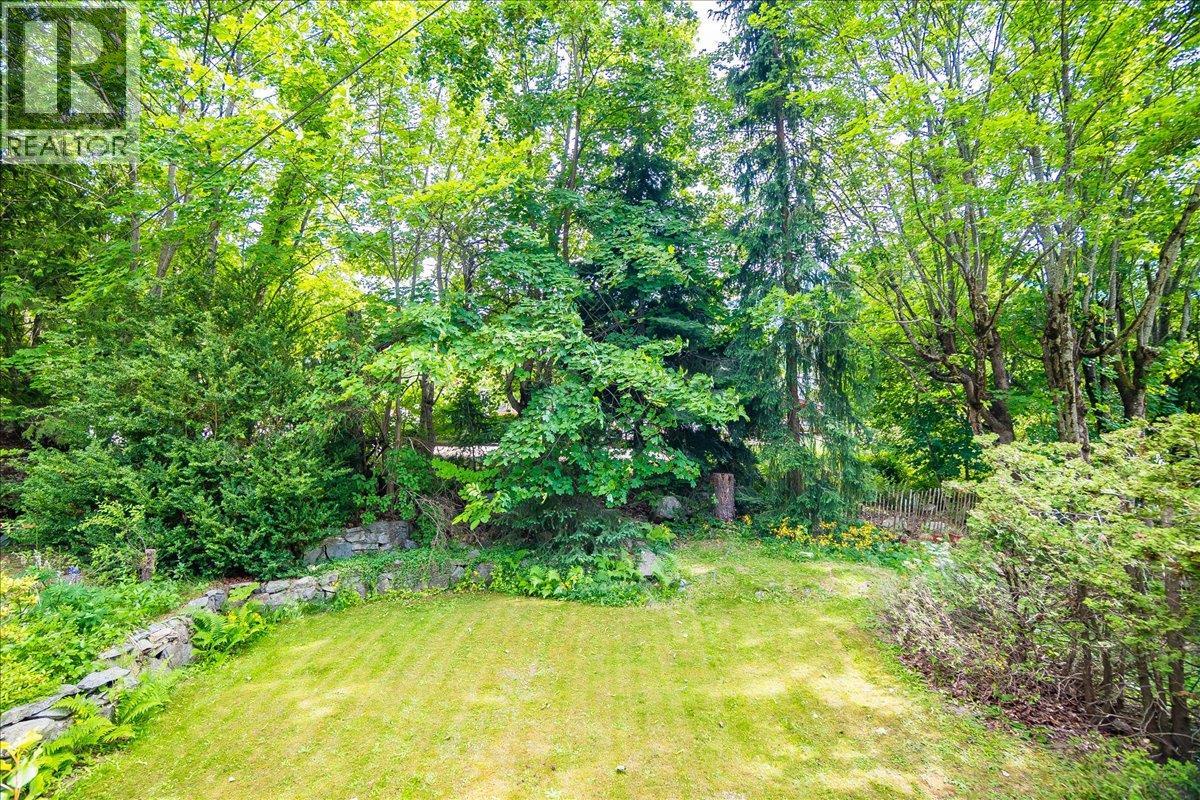 1107 Robertson Avenue, Nelson, British Columbia