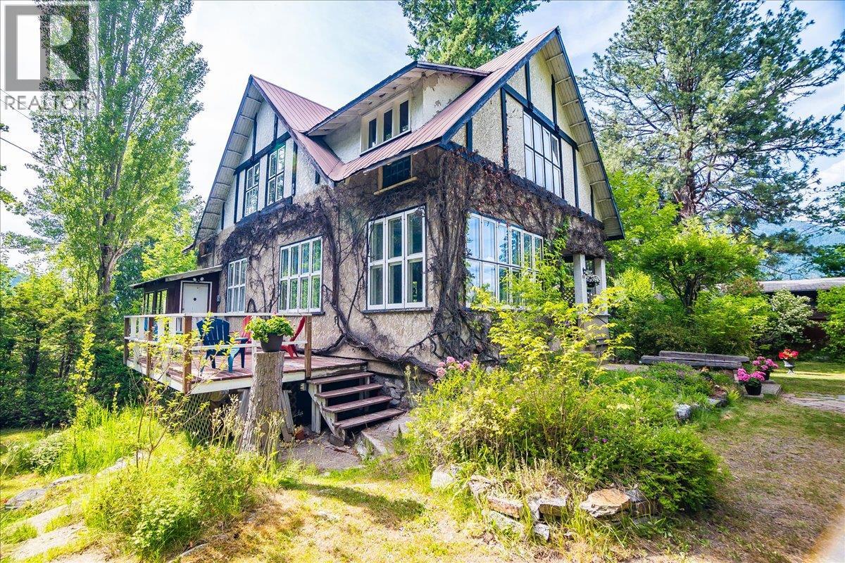 1107 Robertson Avenue, Nelson, British Columbia