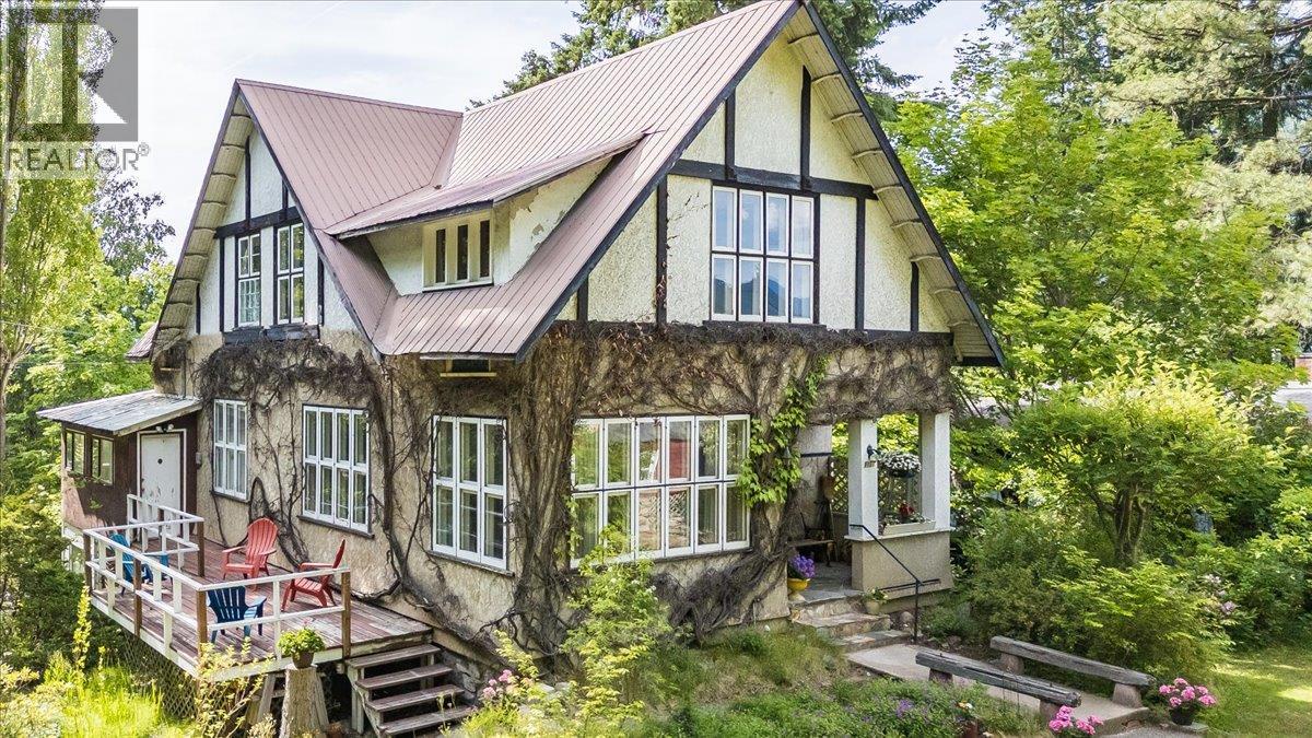 1107 Robertson Avenue, Nelson, British Columbia