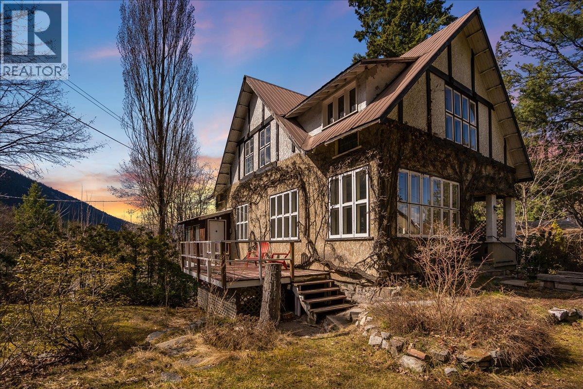 1107 Robertson Avenue, Nelson, British Columbia