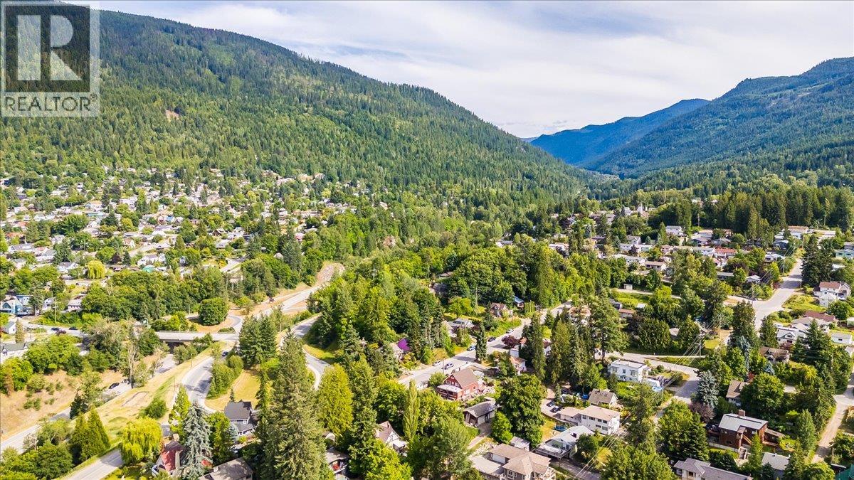 1107 Robertson Avenue, Nelson, British Columbia