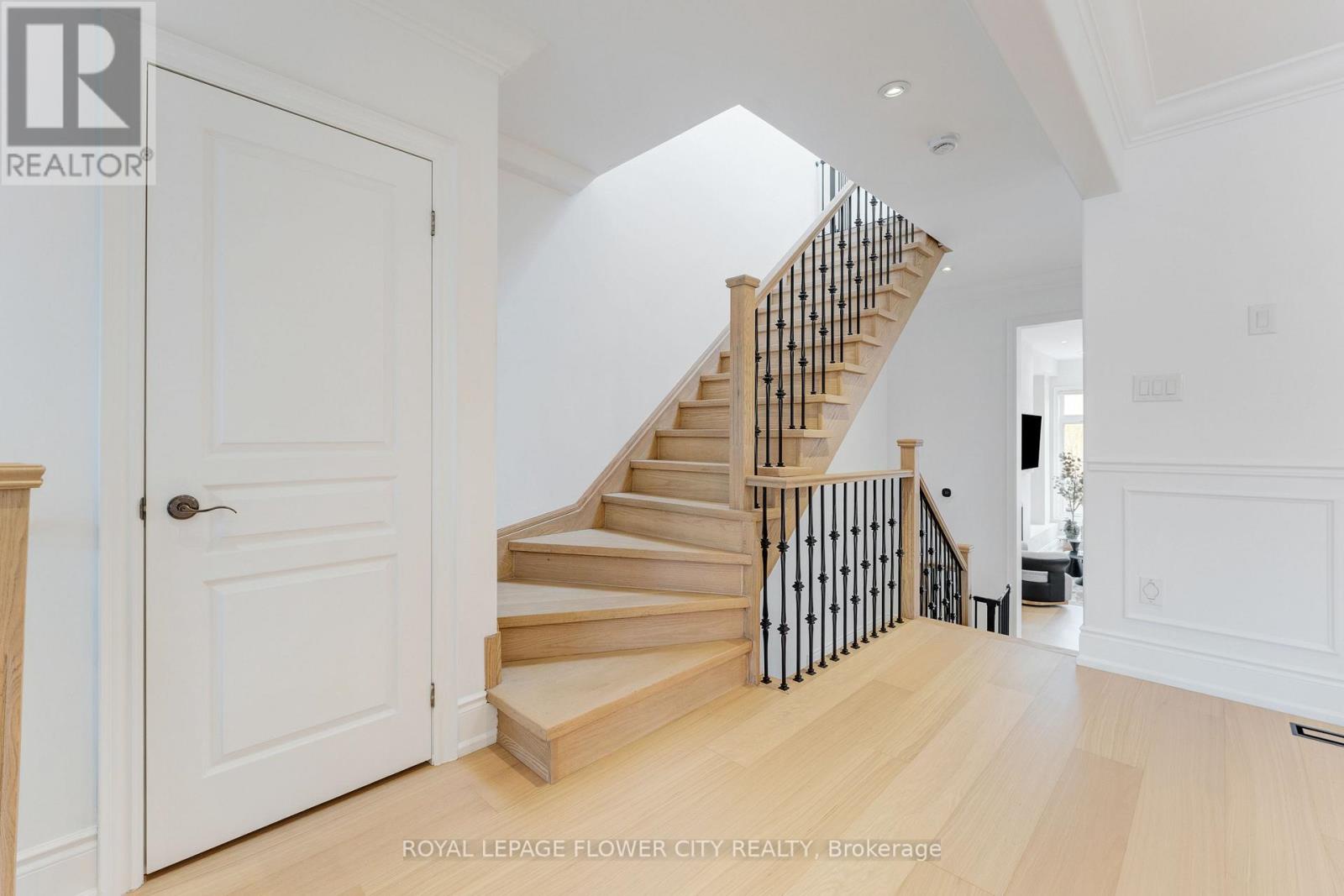 19 Connorvale Avenue, Toronto (alderwood), Ontario