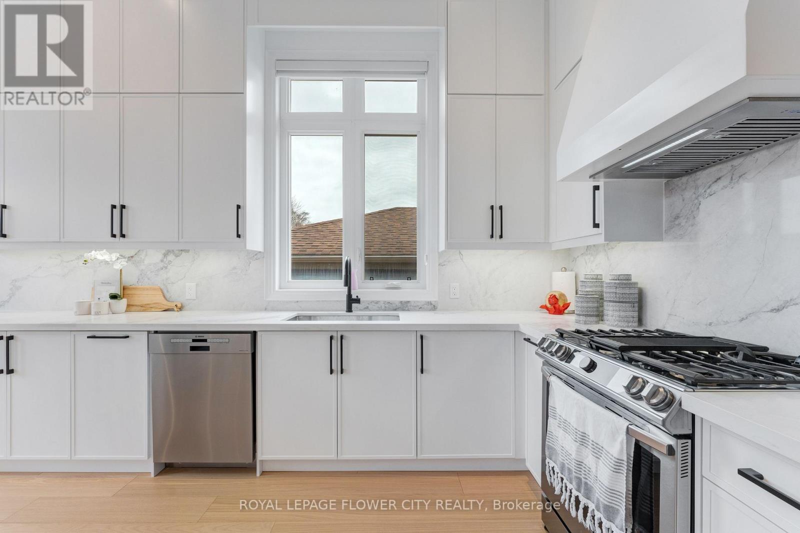 19 Connorvale Avenue, Toronto (alderwood), Ontario