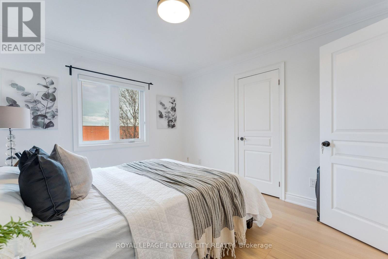 19 Connorvale Avenue, Toronto (alderwood), Ontario