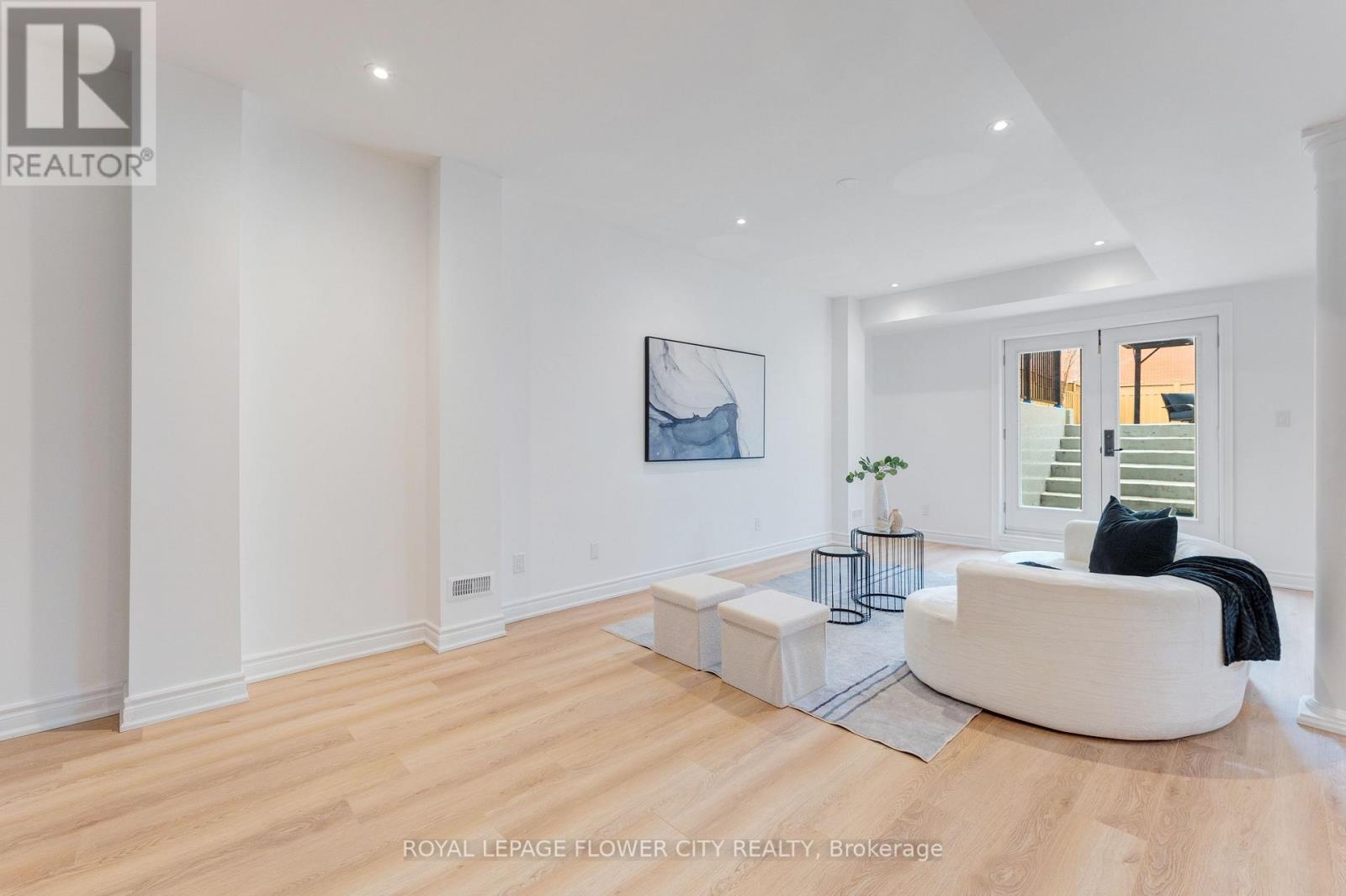 19 Connorvale Avenue, Toronto (alderwood), Ontario