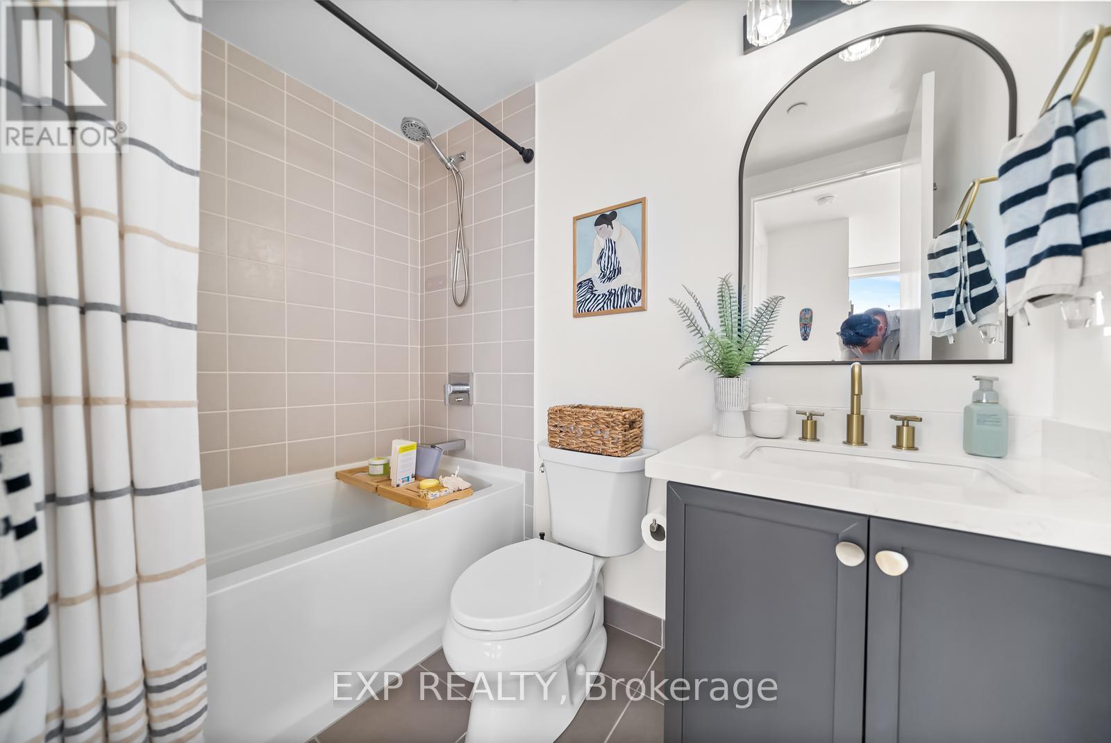 705 - 16 Mcadam Avenue, Toronto (yorkdale-glen Park), Ontario