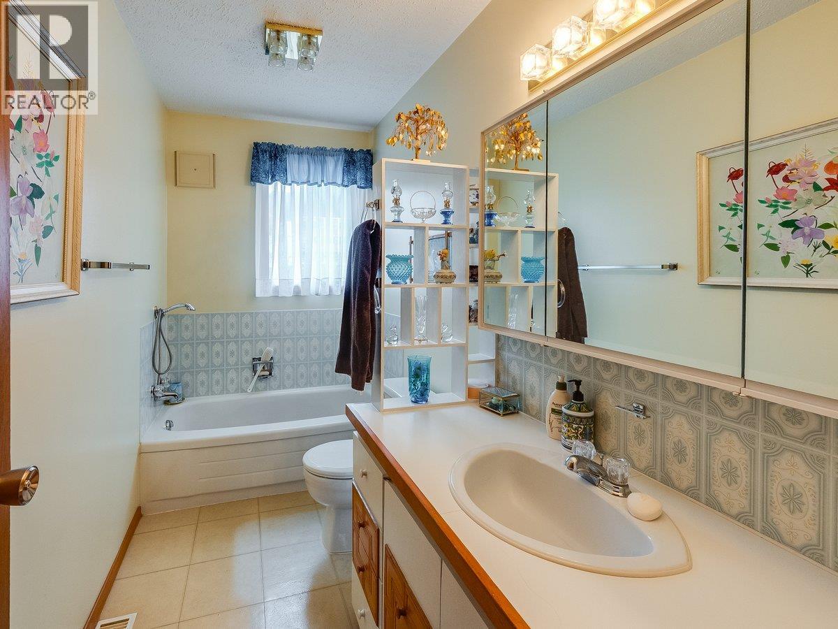 524 Hoover Street, Nelson, British Columbia