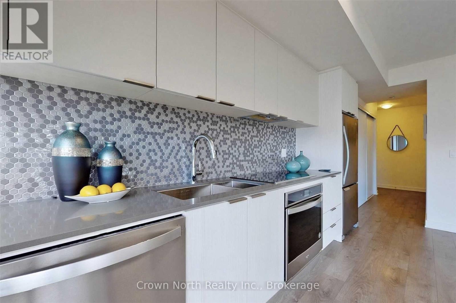 2102 - 2 Sonic Way W, Toronto (flemingdon Park), Ontario