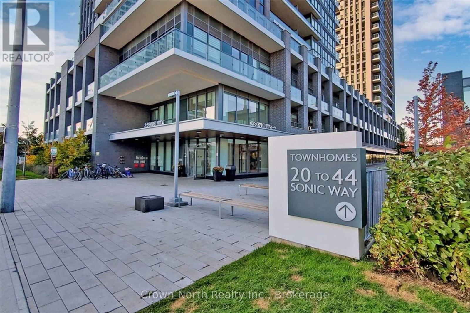 2102 - 2 Sonic Way W, Toronto (flemingdon Park), Ontario