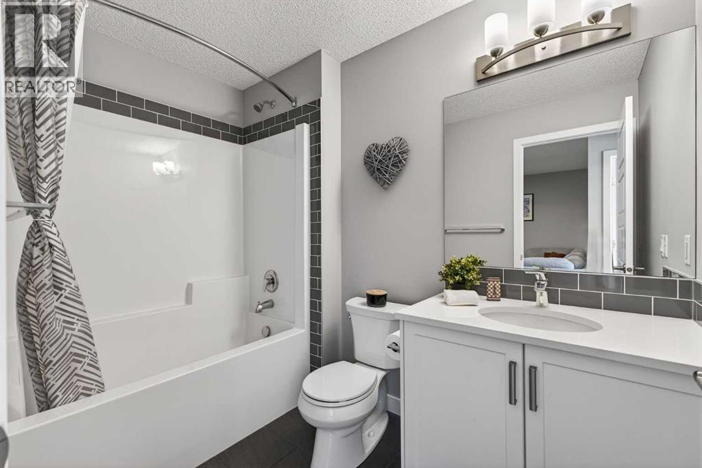 94 Kingfisher Crescent Se, Airdrie, Alberta