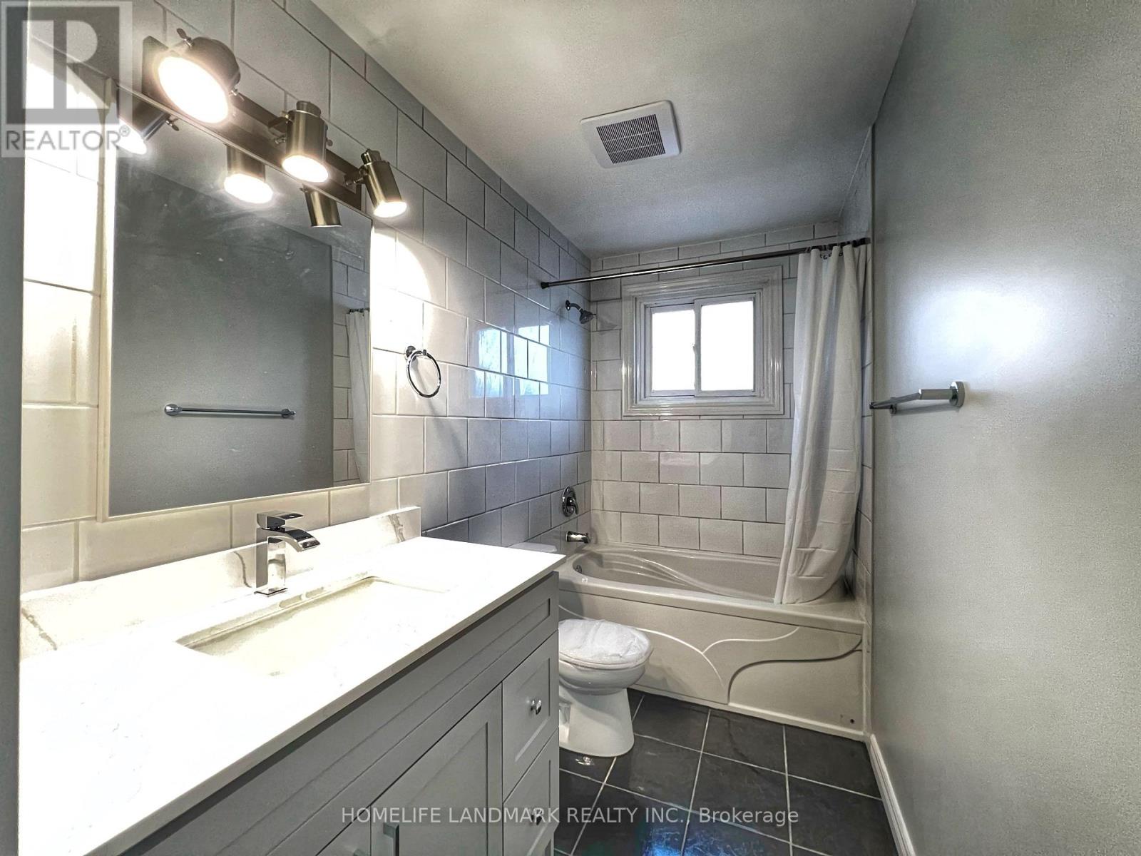 4 Ferncrest Gate, Toronto (l'amoreaux), Ontario