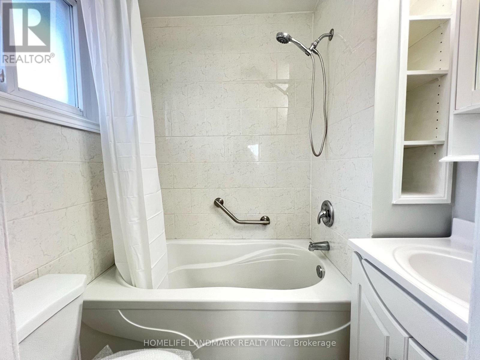 4 Ferncrest Gate, Toronto (l'amoreaux), Ontario