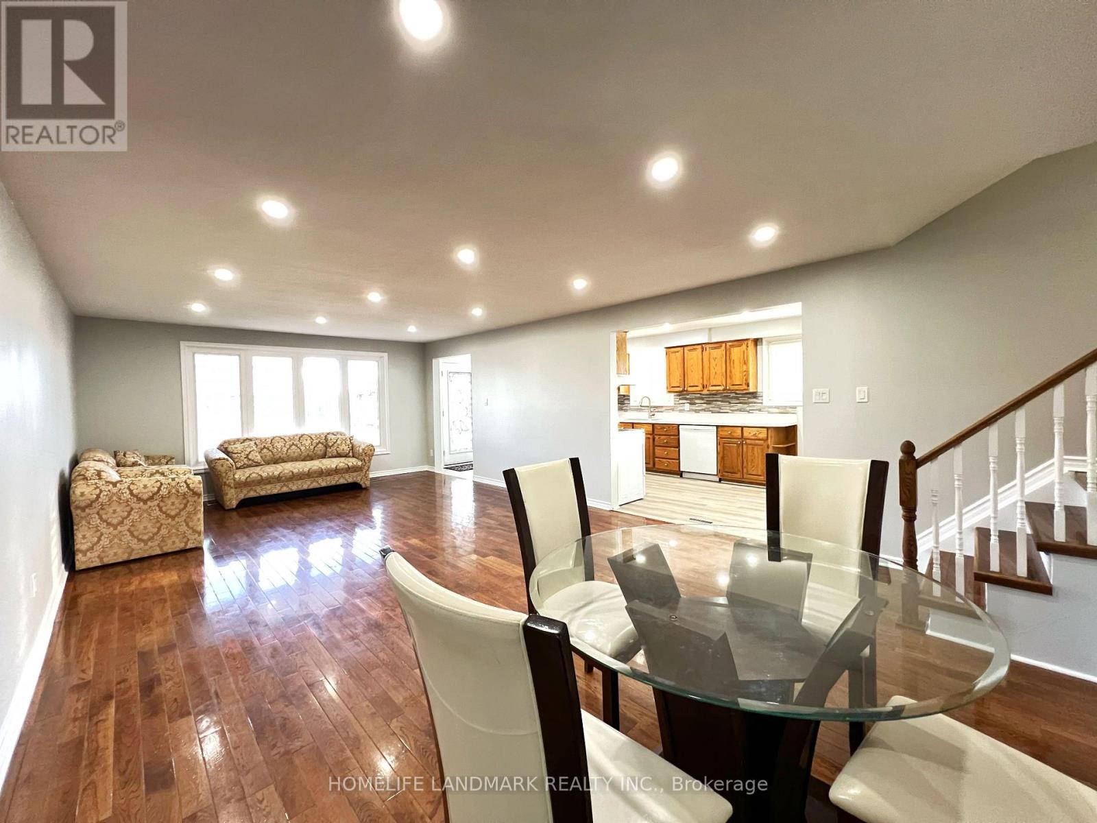 4 Ferncrest Gate, Toronto (l'amoreaux), Ontario