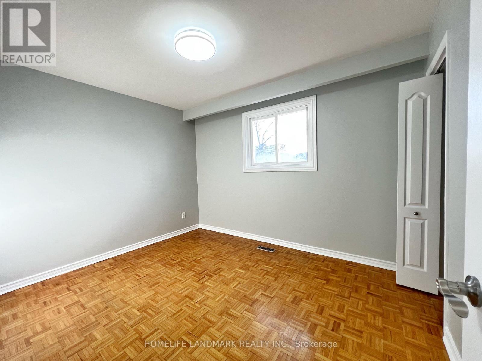 4 Ferncrest Gate, Toronto (l'amoreaux), Ontario