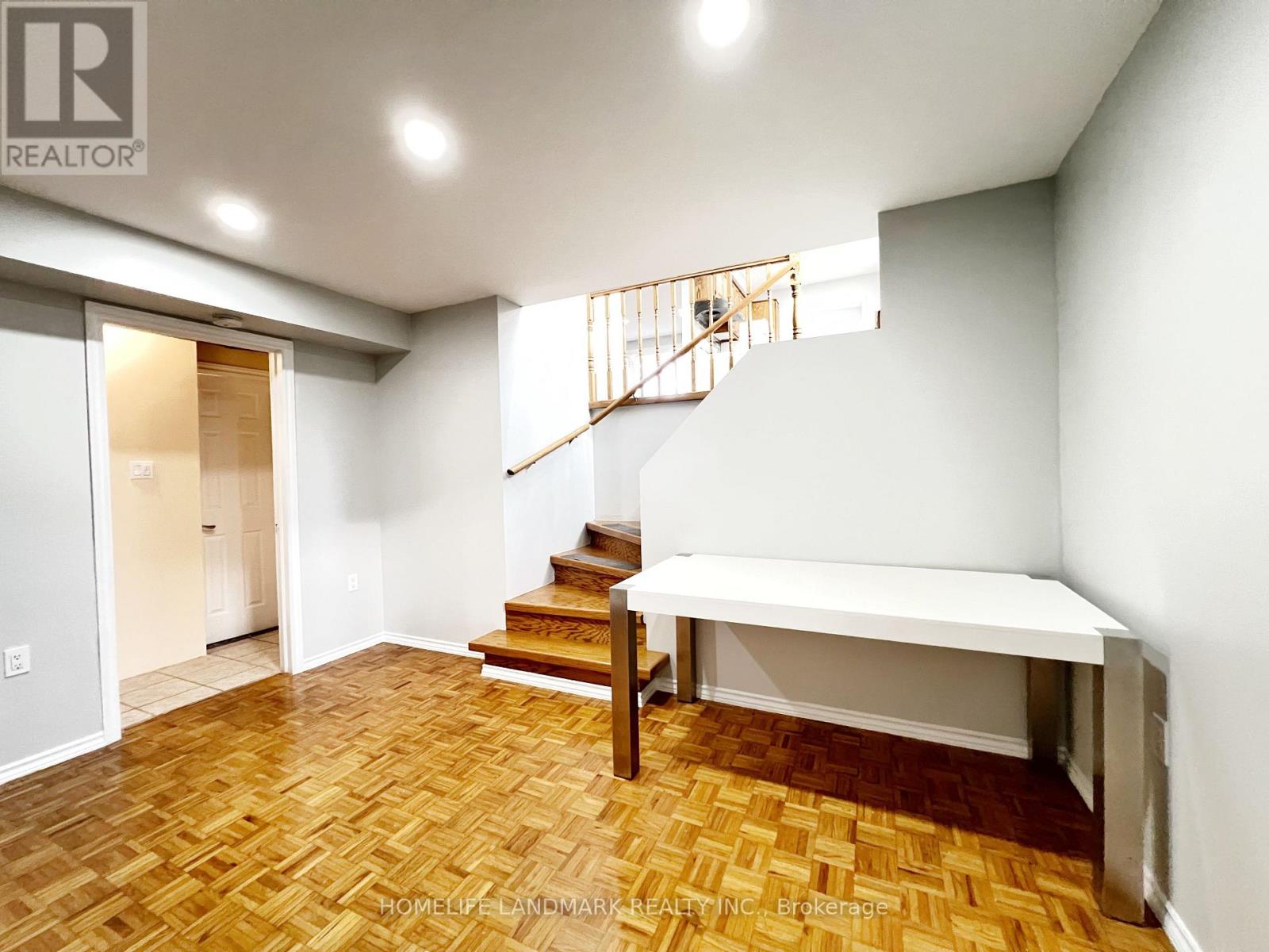 4 Ferncrest Gate, Toronto (l'amoreaux), Ontario