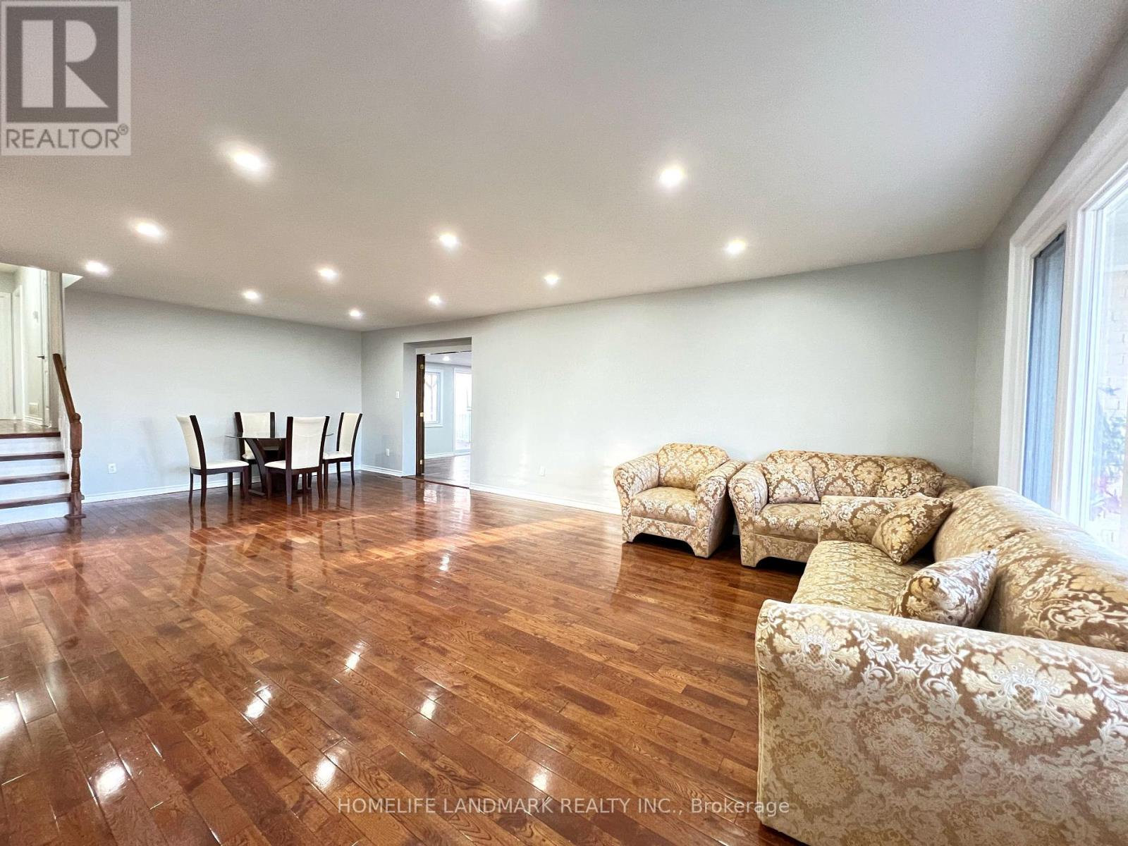 4 Ferncrest Gate, Toronto (l'amoreaux), Ontario