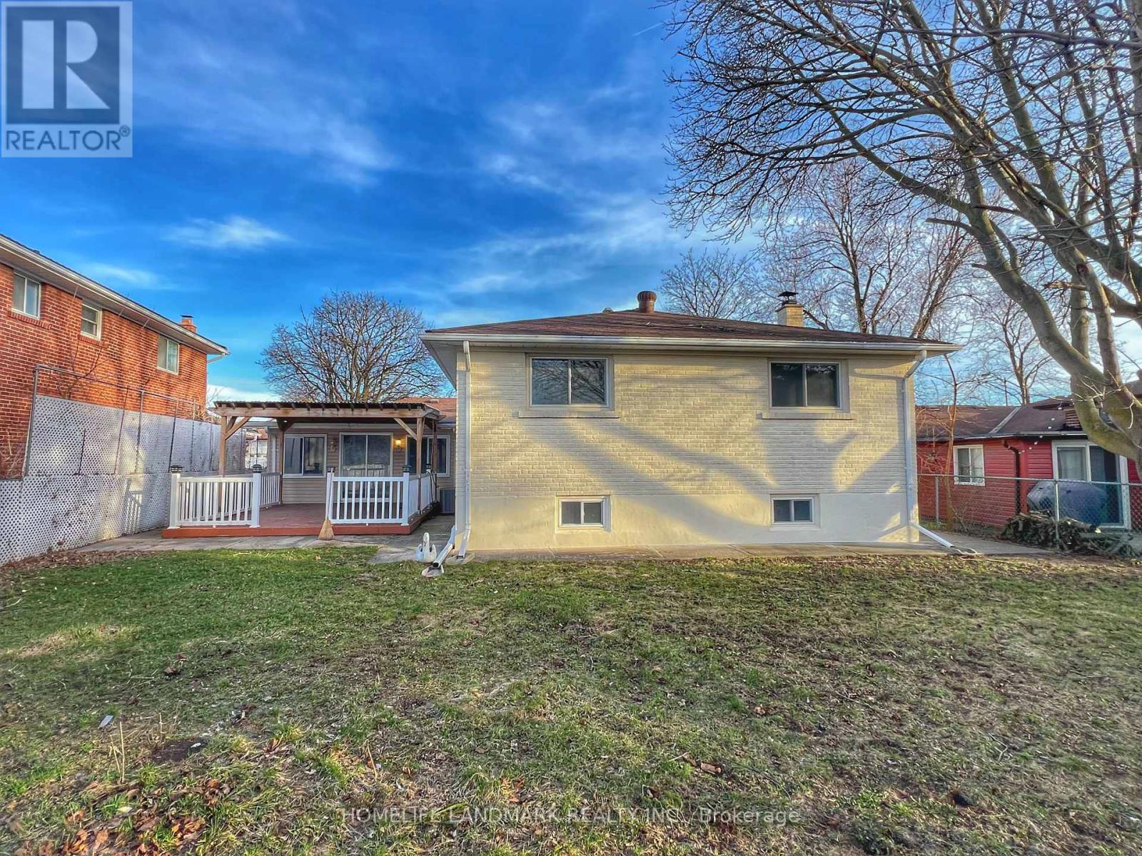 4 Ferncrest Gate, Toronto (l'amoreaux), Ontario