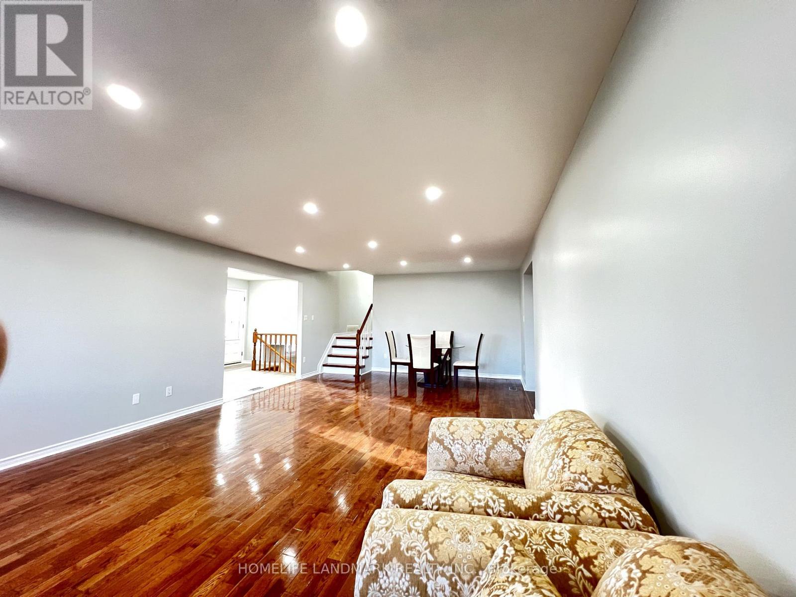 4 Ferncrest Gate, Toronto (l'amoreaux), Ontario