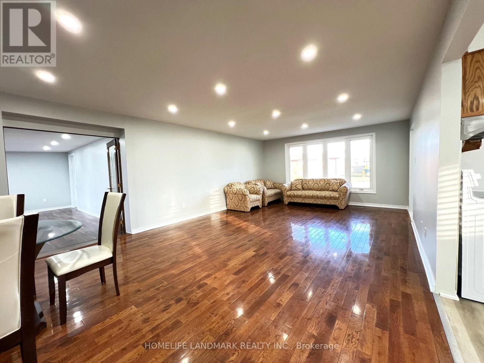 4 Ferncrest Gate, Toronto (l'amoreaux), Ontario