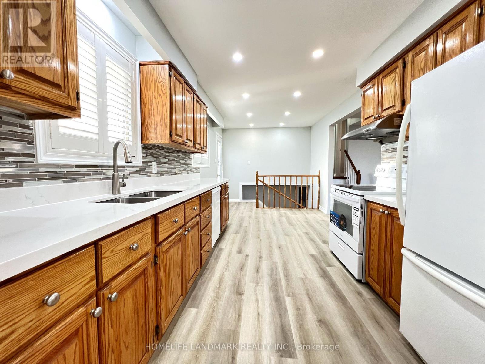 4 Ferncrest Gate, Toronto (l'amoreaux), Ontario