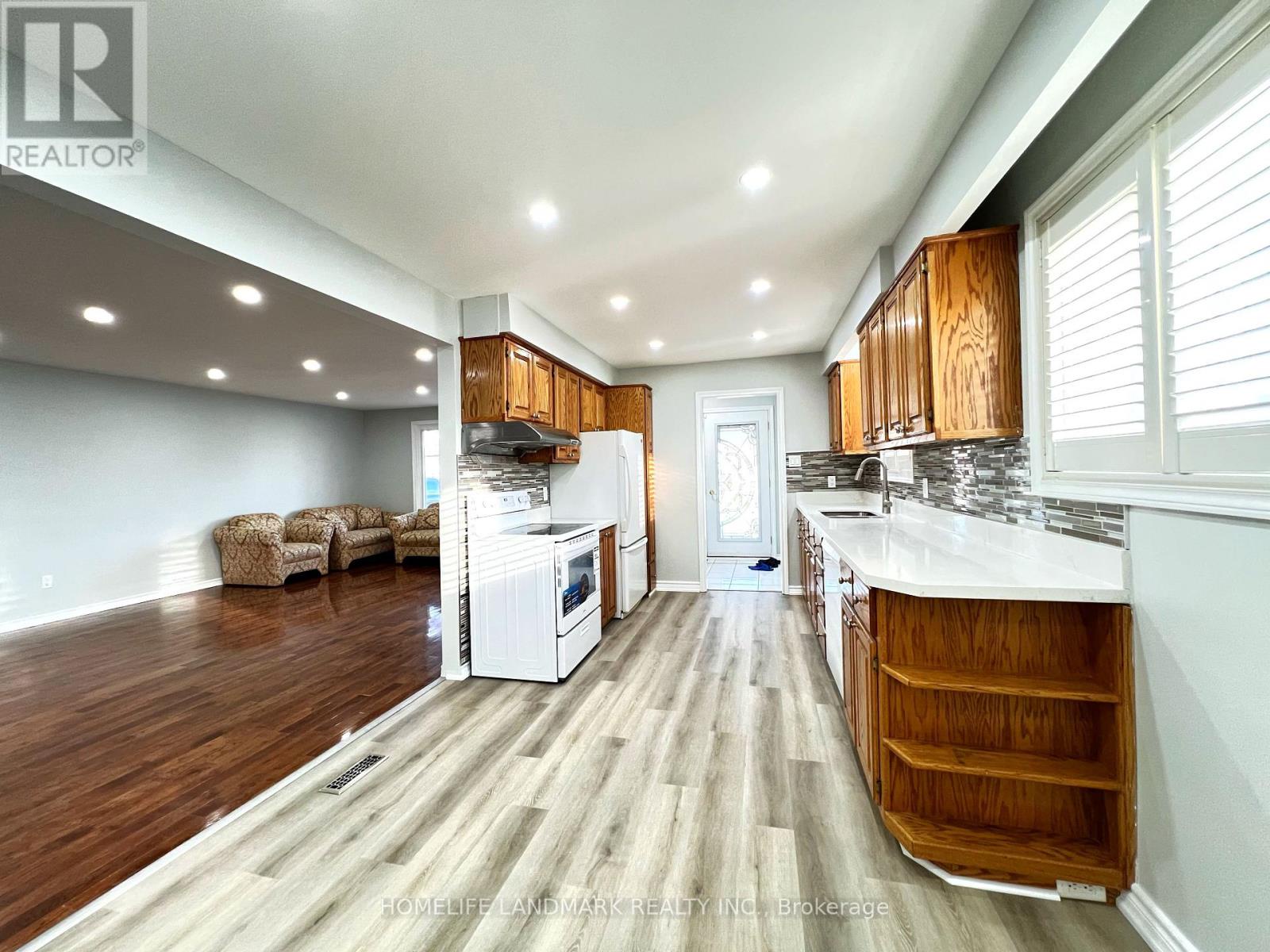 4 Ferncrest Gate, Toronto (l'amoreaux), Ontario