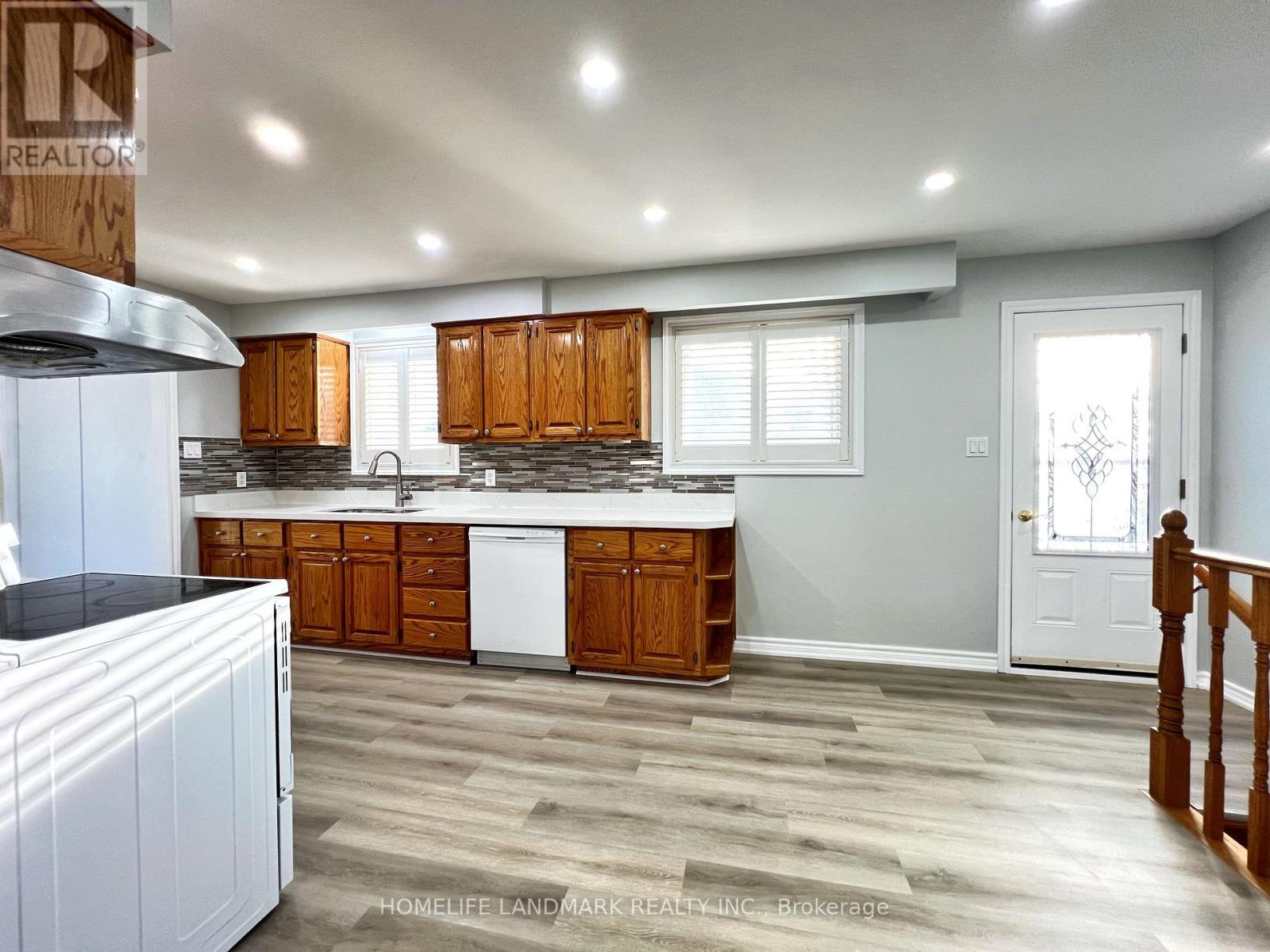 4 Ferncrest Gate, Toronto (l'amoreaux), Ontario