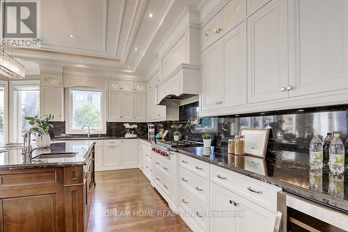 225 Dunforest Avenue, Toronto (willowdale East), Ontario