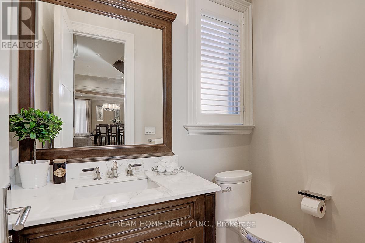 225 Dunforest Avenue, Toronto (willowdale East), Ontario