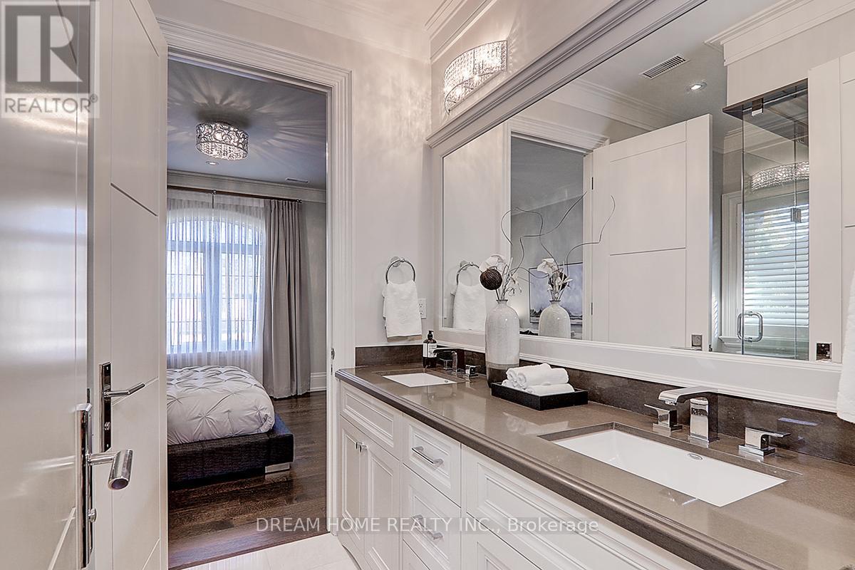 225 Dunforest Avenue, Toronto (willowdale East), Ontario